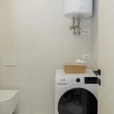 Apartment Golden Aura